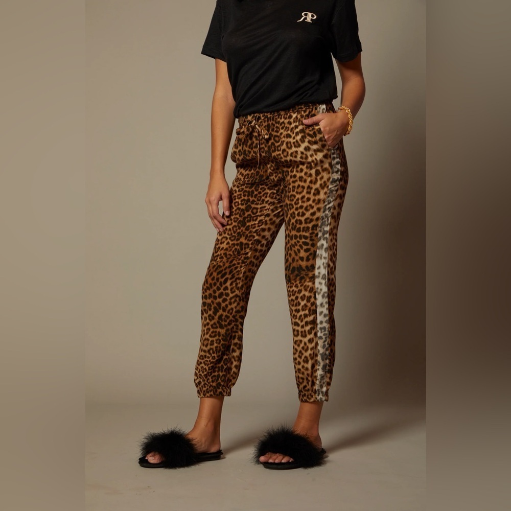 ROYAL PALMS love & legacy, THE OLIVIA SILK JOGGER IN DOLCE VITA ANIMAL PRINT - Picture 2 of 5